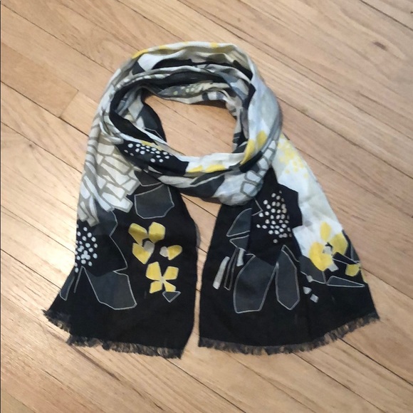 SOLD Spring scarf - Picture 1 of 5